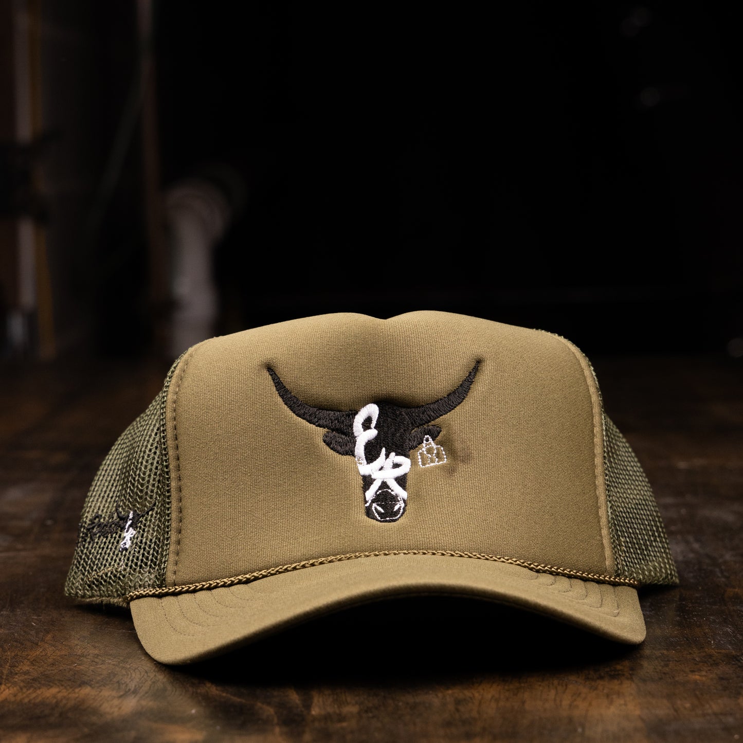 GREEN STEER HEAD LOGO TRUCKER HAT