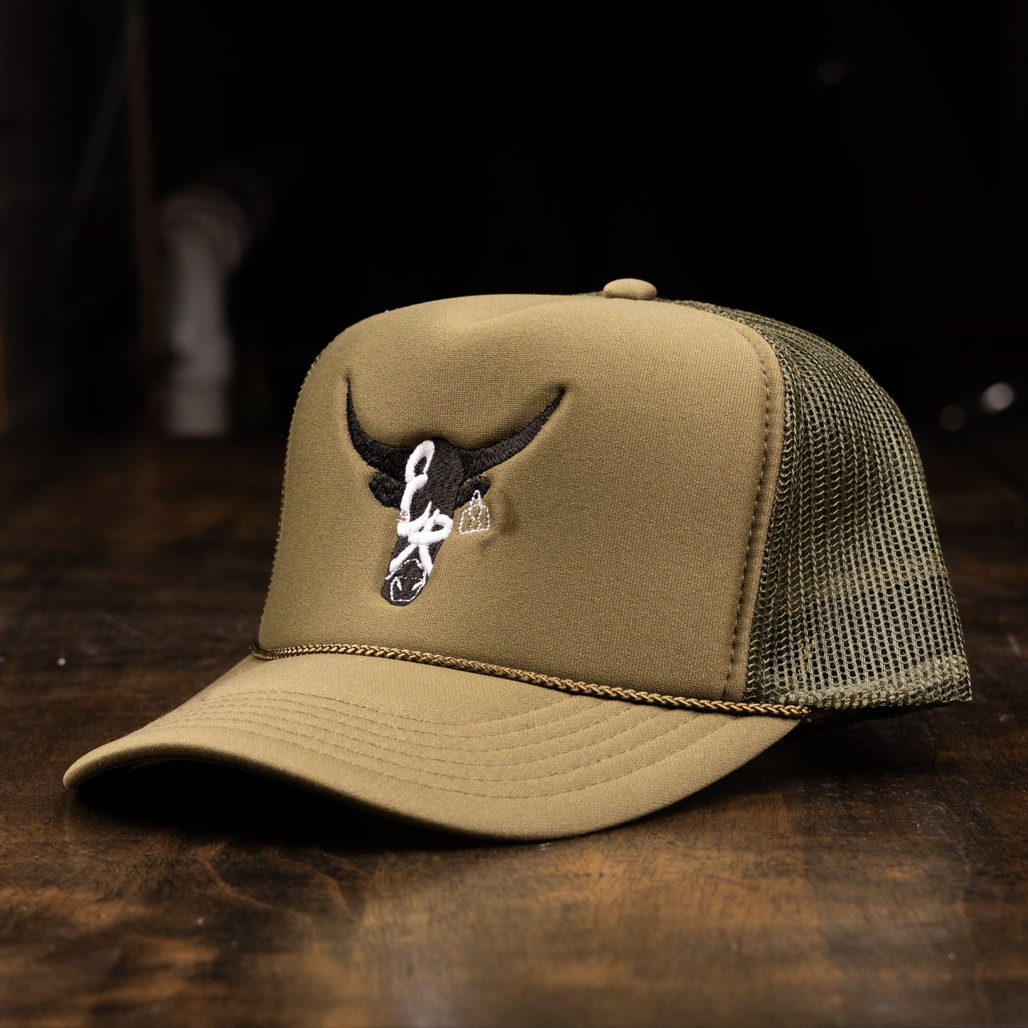 GREEN STEER HEAD LOGO TRUCKER HAT